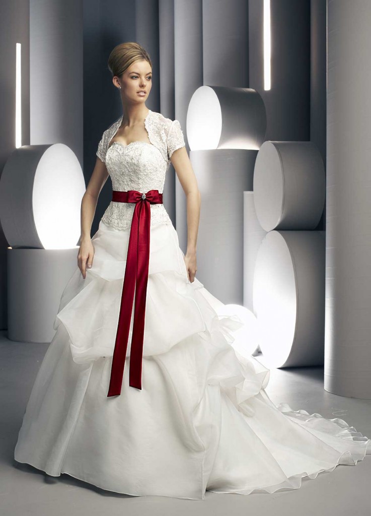 Свадебное платье с красной баской. Тренды и направления в Свадебной моде 2014-2015